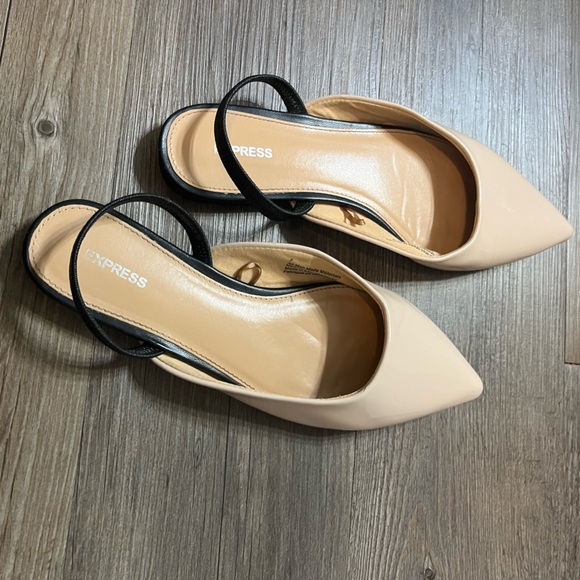 Express slip on pointed toe Flats with elastic band on the back, beige EUC - Picture 5 of 13